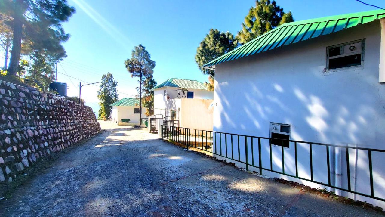 Blue Pine Orchards - Villas Лансдаун Екстер'єр фото